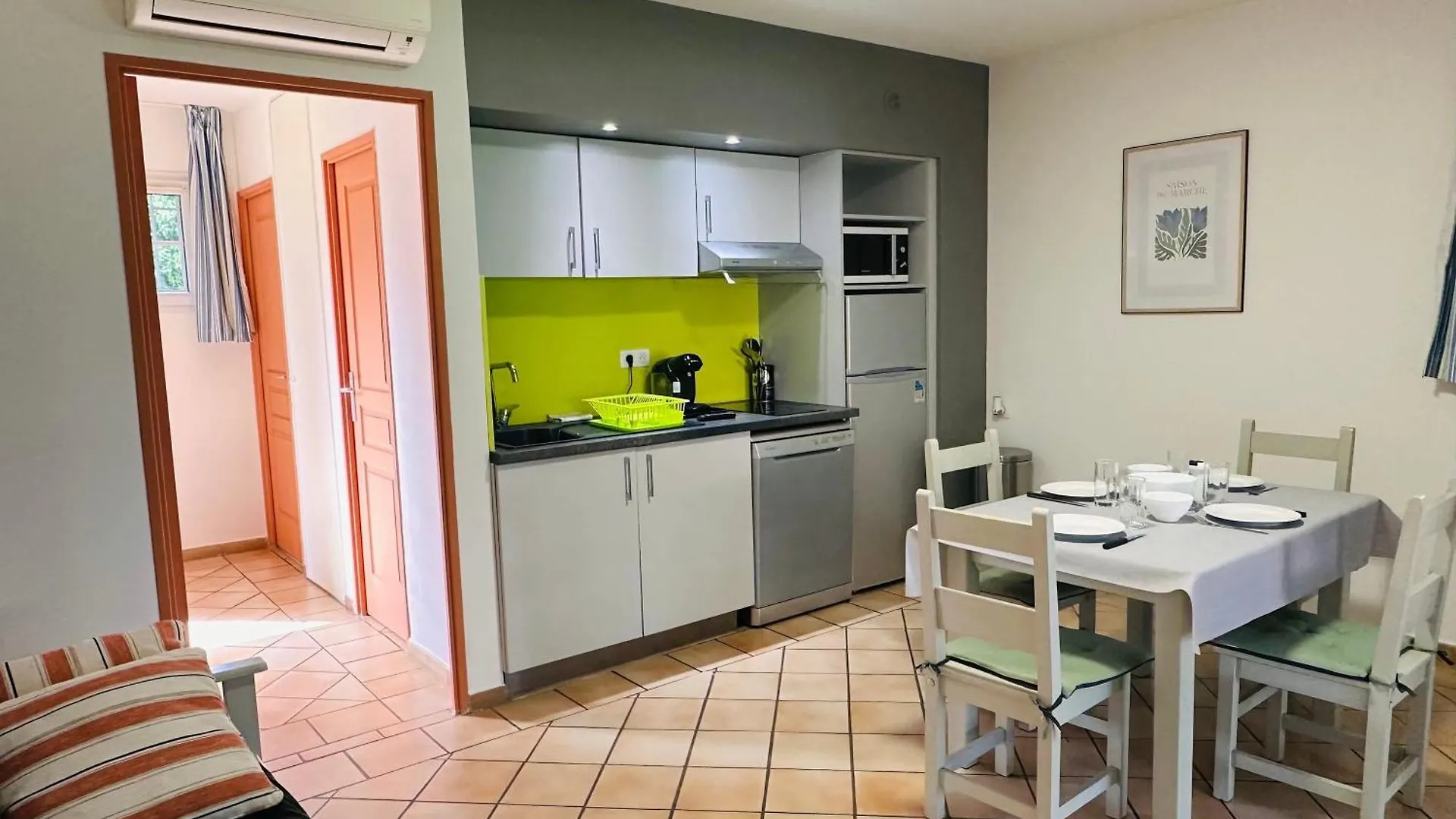 Les Palmiers Appartement Grimaud Apartment